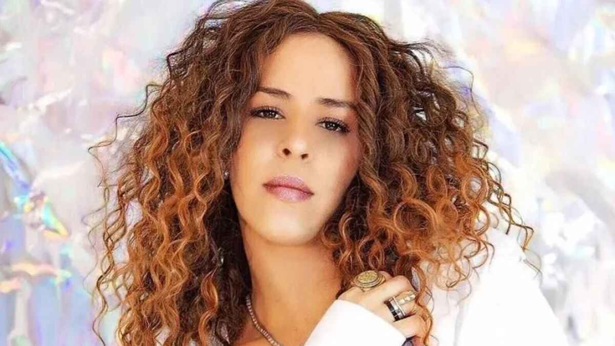 Flora Matos critica álbum pop e defende autenticidade musical