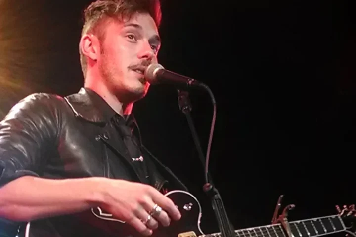 Sam Palladio lança 'Burberry Jacket' com narrativa sombria