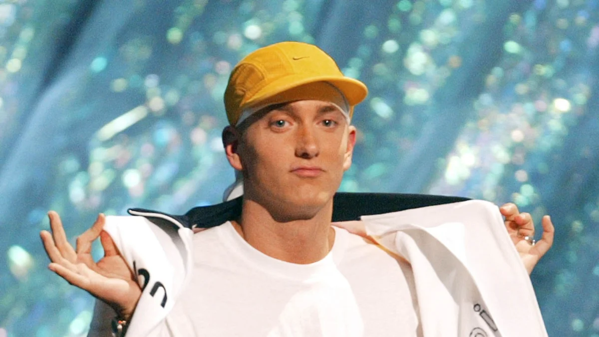 Eminem quebra recorde histórico com "Curtain Call: The Hits" na Billboard 200