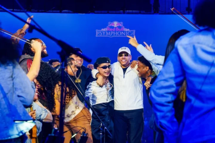MC Hariel transforma teatro em baile funk na estreia brasileira do Red Bull Symphonic