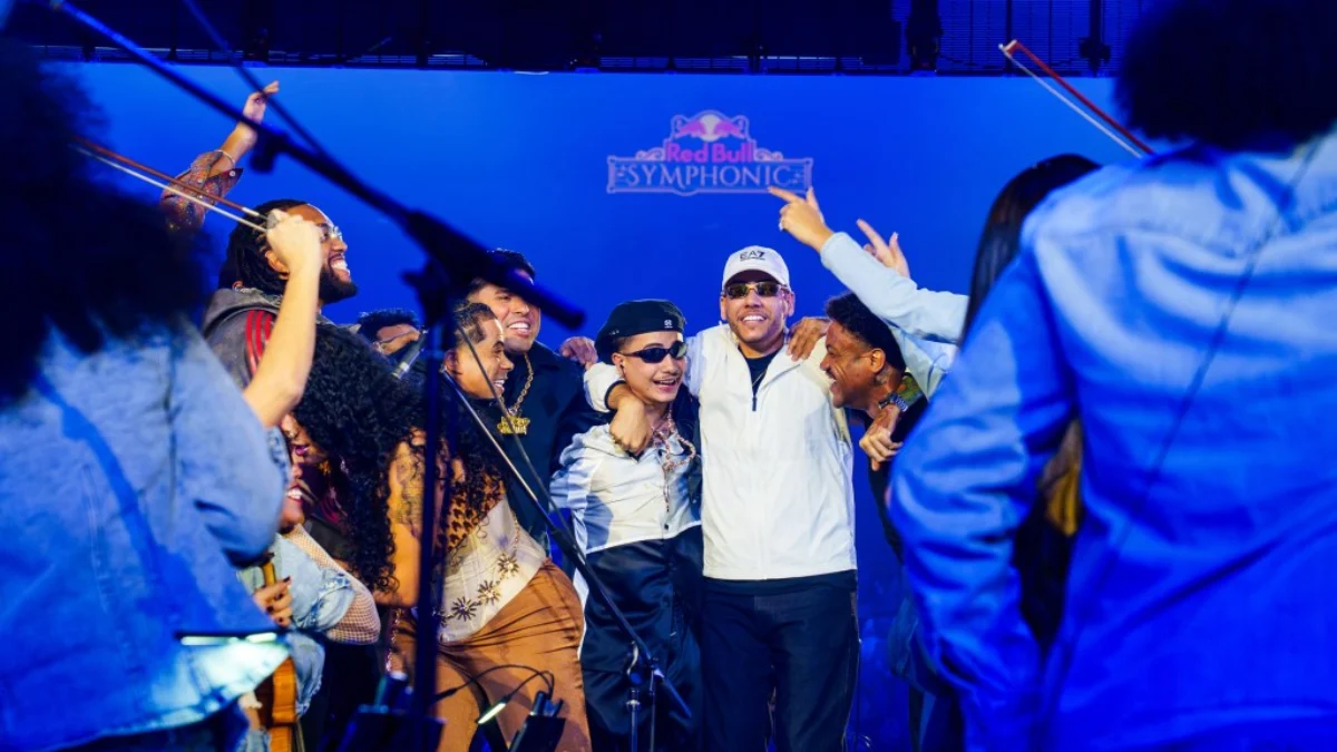 MC Hariel transforma teatro em baile funk na estreia brasileira do Red Bull Symphonic